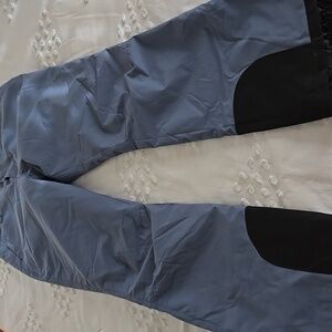 Roxy Women's Blue Snowpants. Medium. New Without Tag.
